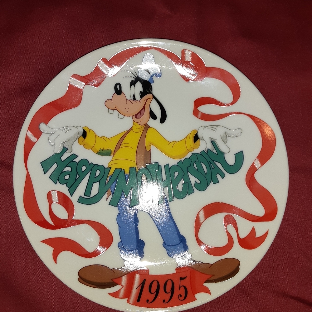 Collectible,  Mother's Day Plate,  "Goofy"